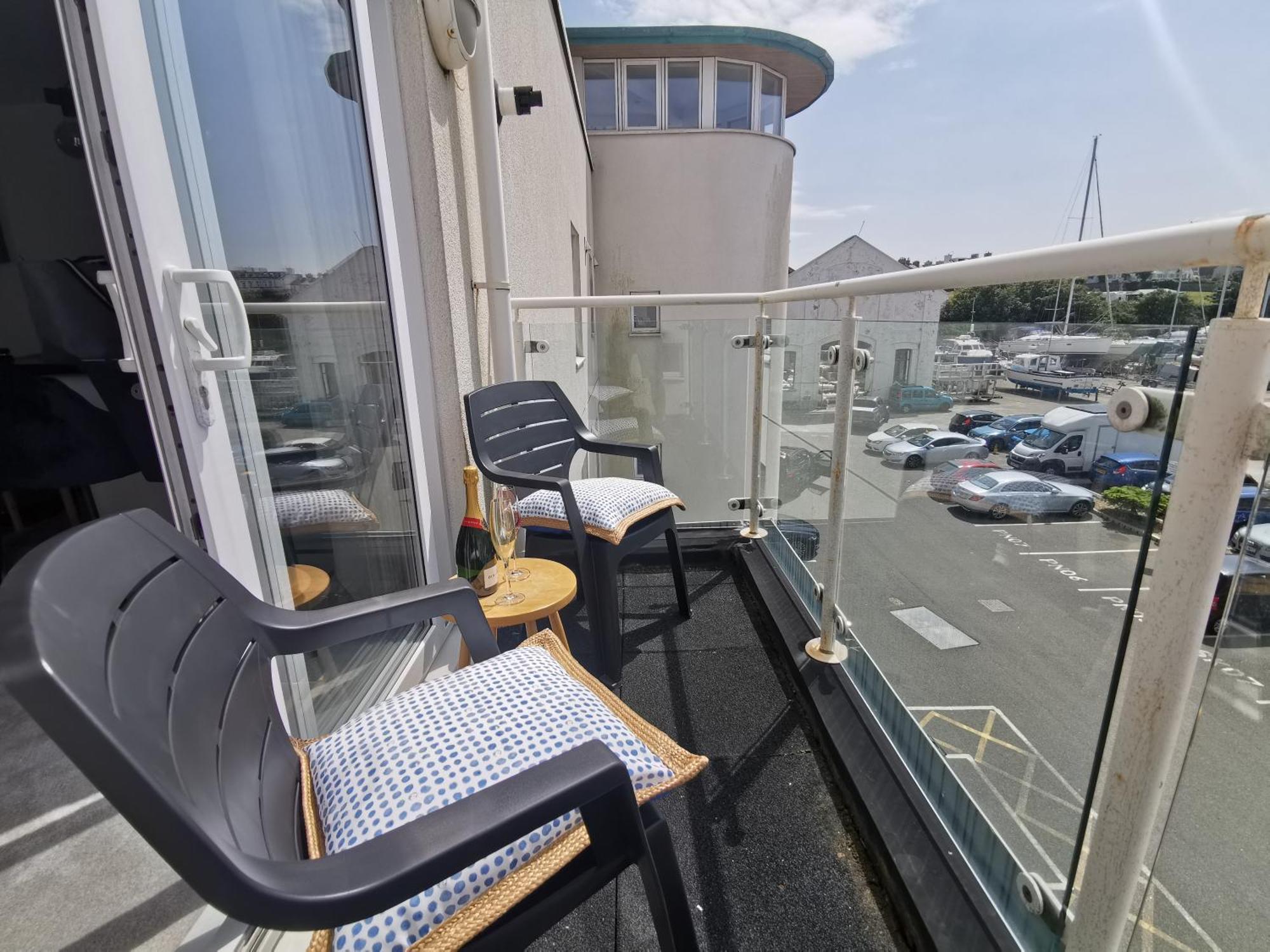Marina Sea View Apt - Second Floor With Lift, Modern Holyhead Dış mekan fotoğraf