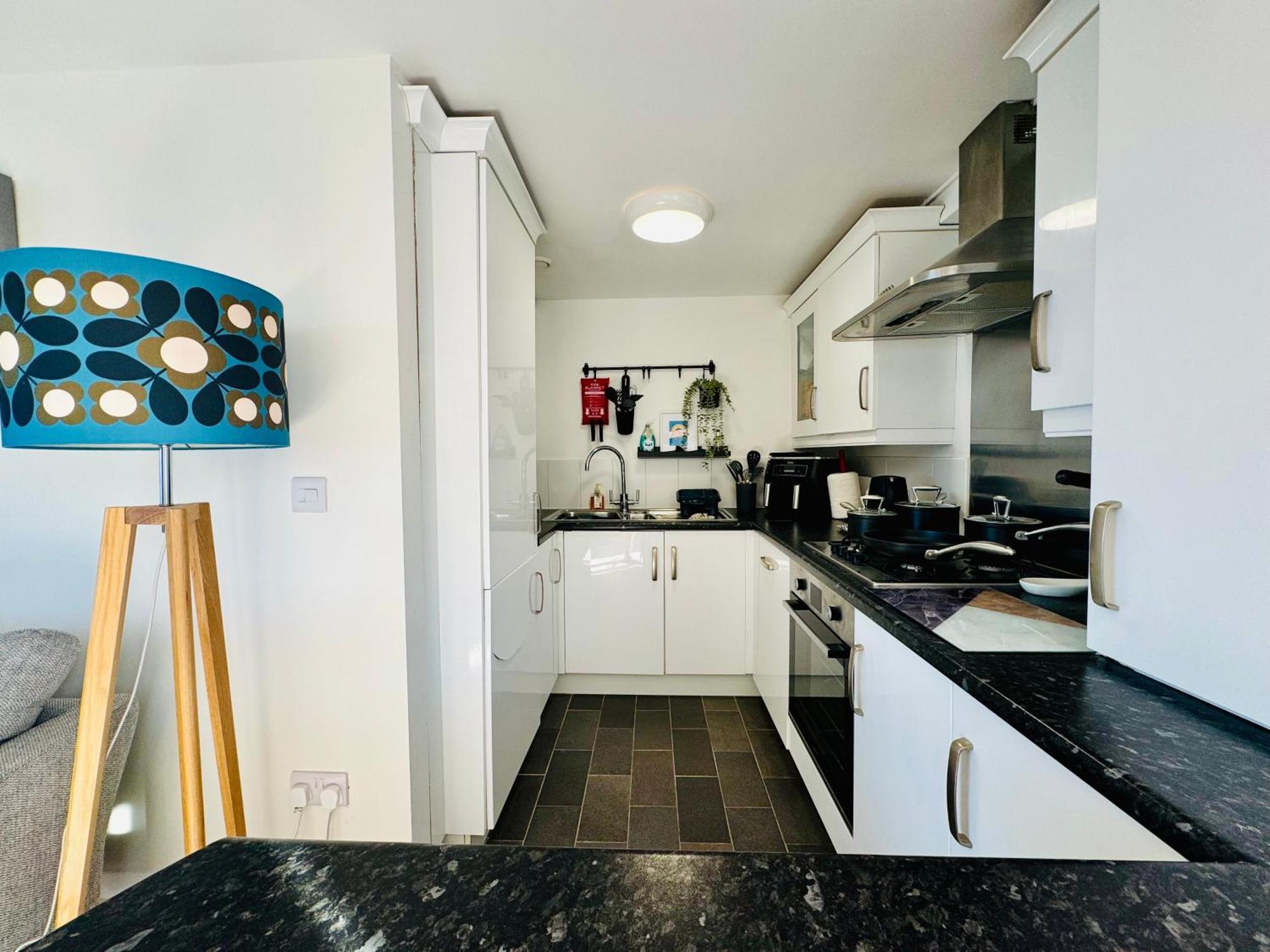 Marina Sea View Apt - Second Floor With Lift, Modern Holyhead Dış mekan fotoğraf