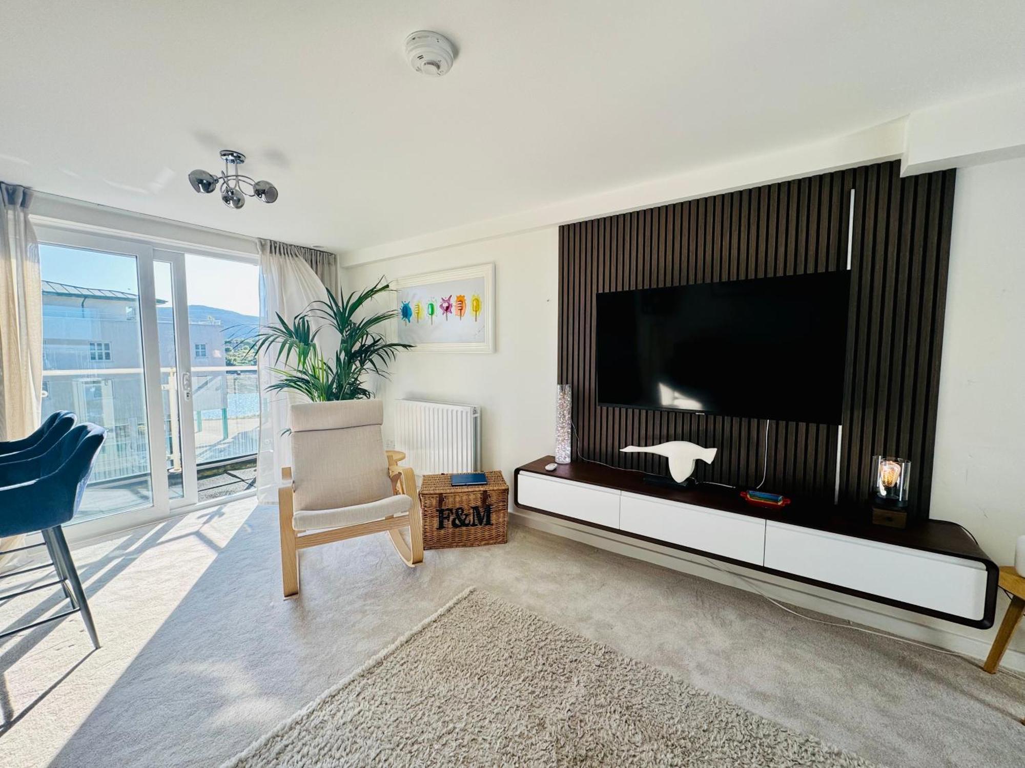 Marina Sea View Apt - Second Floor With Lift, Modern Holyhead Dış mekan fotoğraf