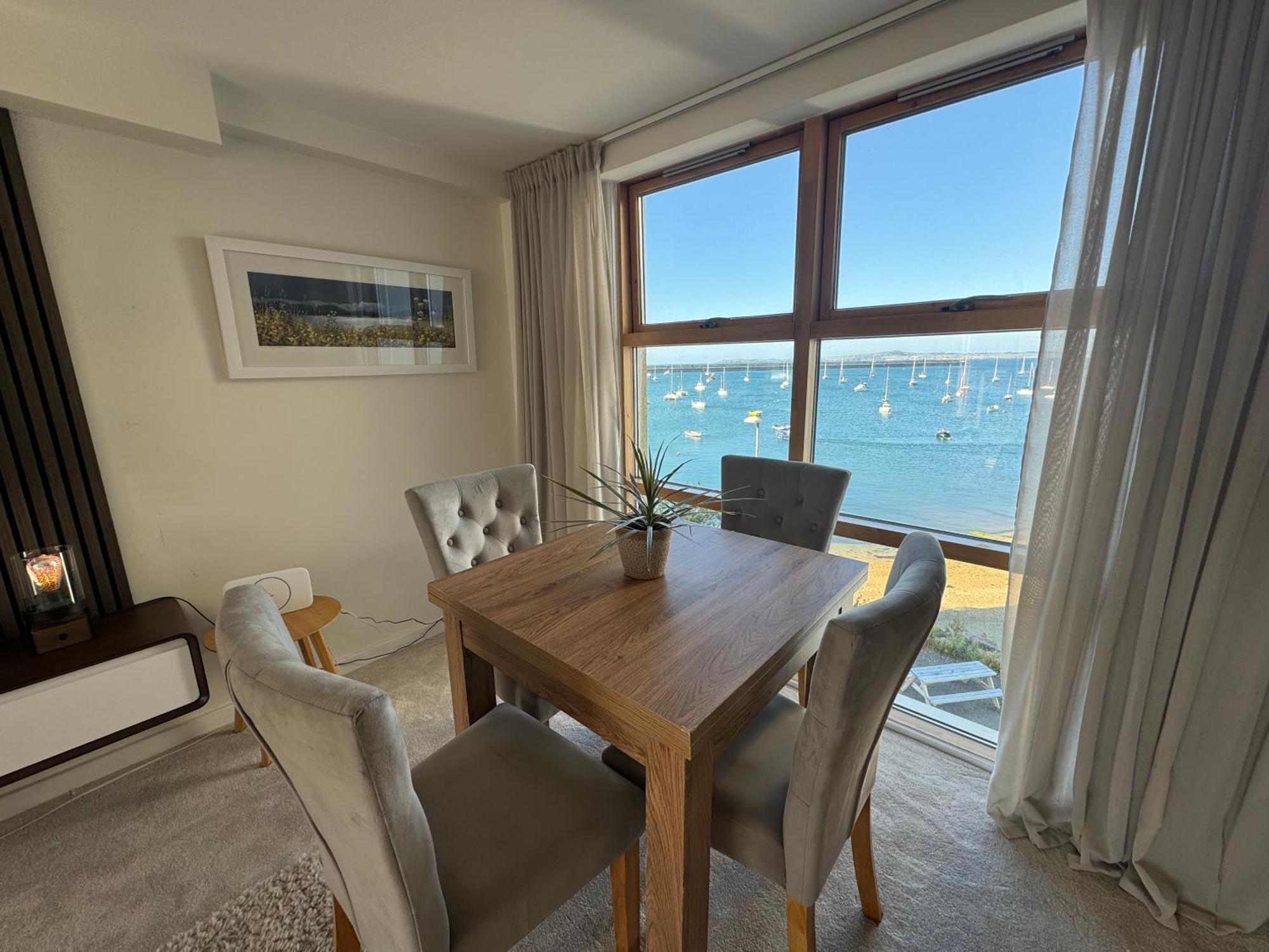 Marina Sea View Apt - Second Floor With Lift, Modern Holyhead Dış mekan fotoğraf